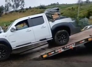 La madrugada del martes 18 de noviembre, alrededor de las 03h00, una camioneta Mazda BT-50 4×4 fue sustraída en pleno centro de Guaranda. El hecho ocurrió cuando cuatro individuos llegaron en un vehículo color vino y, tras interceptar al dueño del automotor, tres de ellos procedieron a robar la camioneta antes de huir.