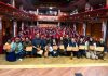 El Teatro León recibió a cineastas, actores, gestores culturales y público que celebraron las producciones exhibidas durante el festival. Las obras proyectadas abordaron temas sociales, culturales y personales, con miradas profundas que reflejan la complejidad y la riqueza de las comunidades ecuatorianas, junto con aportes internacionales que ampliaron el panorama creativo.