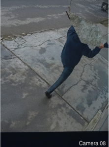 Una ciudadana fue víctima de un robo en su vivienda ubicada en las calles Diógenes Paredes y Miguel de Santiago, en la parroquia Lizarzaburu, al sur de Riobamba. El hecho ocurrió la noche del martes 18 de noviembre de 2025, alrededor de las 20h00, cuando personas desconocidas ingresaron al inmueble aprovechando que no había moradores en ese momento.