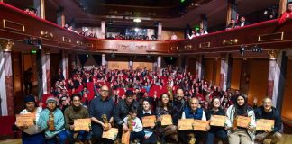El Teatro León recibió a cineastas, actores, gestores culturales y público que celebraron las producciones exhibidas durante el festival. Las obras proyectadas abordaron temas sociales, culturales y personales, con miradas profundas que reflejan la complejidad y la riqueza de las comunidades ecuatorianas, junto con aportes internacionales que ampliaron el panorama creativo.