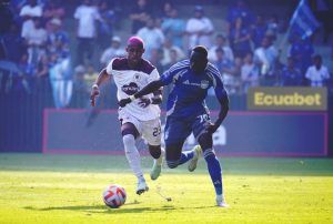 El Club Sport Emelec atraviesa uno de los momentos más críticos de su historia, el plantel decidió no entrenar esta semana tras incumplirse un abono salarial que la dirigencia había prometido.