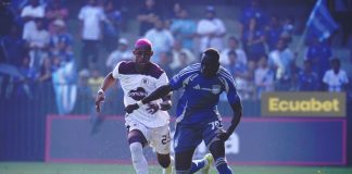 El Club Sport Emelec atraviesa uno de los momentos más críticos de su historia, el plantel decidió no entrenar esta semana tras incumplirse un abono salarial que la dirigencia había prometido.