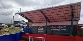 La Prefectura de Bolívar, en coordinación con el GAD Parroquial de La Asunción, realizó la entrega oficial de la obra de adecentamiento integral de la cancha deportiva de la comunidad Pímbulo, perteneciente a la parroquia La Asunción, en el cantón Chimbo. La intervención responde a una necesidad histórica de los habitantes del sector, quienes durante años solicitaron la recuperación de este espacio destinado a actividades deportivas y comunitarias.