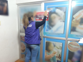 Un operativo de control realizado por la Agencia de Aseguramiento de la Calidad de los Servicios de Salud (ACESS) culminó con la clausura de un consultorio odontológico que incumplía normas esenciales de bioseguridad. La intervención se desarrolló en el cantón Colta, donde los técnicos verificaron varias irregularidades consideradas de alto riesgo para la salud pública.