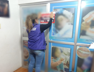 Un operativo de control realizado por la Agencia de Aseguramiento de la Calidad de los Servicios de Salud (ACESS) culminó con la clausura de un consultorio odontológico que incumplía normas esenciales de bioseguridad. La intervención se desarrolló en el cantón Colta, donde los técnicos verificaron varias irregularidades consideradas de alto riesgo para la salud pública.