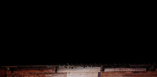 Una intensa lluvia registrada la noche del 28 de noviembre provocó inundaciones en tres viviendas de Guamote, luego de que el sistema de drenaje se saturara y el agua ingresara de forma repentina a los domicilios, generando momentos de angustia entre las familias afectadas.