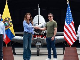 La secretaria de Seguridad de Estados Unidos, Kristi Noem, finalizó su visita oficial a Ecuador este 6 de noviembre con una agenda centrada en cooperación en seguridad, aplicación de la ley y migración. Durante la jornada, recorrió la base aérea de Salinas, en la provincia de Santa Elena, donde mantuvo un segundo encuentro con el presidente Daniel Noboa y varios ministros de Estado.