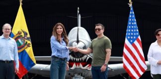 La secretaria de Seguridad de Estados Unidos, Kristi Noem, finalizó su visita oficial a Ecuador este 6 de noviembre con una agenda centrada en cooperación en seguridad, aplicación de la ley y migración. Durante la jornada, recorrió la base aérea de Salinas, en la provincia de Santa Elena, donde mantuvo un segundo encuentro con el presidente Daniel Noboa y varios ministros de Estado.