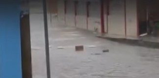 Un fuerte aguacero acompañado de granizo sorprendió la tarde de este jueves a los habitantes del sector Defensa del Pueblo, ubicado cerca de la Universidad de Bolívar, en la ciudad de Guaranda.