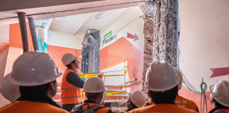 Como parte de su formación práctica y de los proyectos curriculares de la carrera de Ingeniería Civil, estudiantes de cuarto y quinto semestre de la Universidad Indoamérica realizaron una visita técnica al proyecto de reforzamiento y construcción de la visera del Estadio Indoamérica Bellavista.