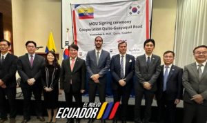 El ministro de Infraestructura y Transporte (MIT), Roberto Luque, y el vicepresidente de Korea Expressway Corporation (KEC), Chansu Reem, suscribieron un Memorando de Entendimiento con el propósito de establecer un marco de cooperación técnica en el desarrollo y gestión de la infraestructura vial del Ecuador.