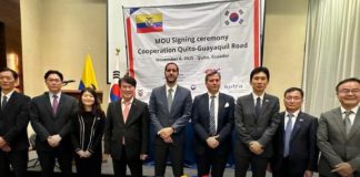 El ministro de Infraestructura y Transporte (MIT), Roberto Luque, y el vicepresidente de Korea Expressway Corporation (KEC), Chansu Reem, suscribieron un Memorando de Entendimiento con el propósito de establecer un marco de cooperación técnica en el desarrollo y gestión de la infraestructura vial del Ecuador.