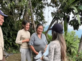 Con un gesto de solidaridad y compromiso social, Cinthya de Lourdes Flores, virreina del cantón San Miguel y actual reina del Cuerpo de Bomberos, visitó el recinto Santa Lucía, en la parroquia Balsapamba, donde realizó la entrega de kits alimenticios y casitas para perritos a familias y animales en situación de vulnerabilidad.