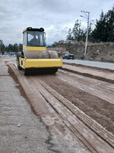 La Municipalidad de Guano, a través del área de Obras Públicas, ejecuta un amplio plan de mantenimiento vial preventivo y correctivo en la vía que conecta el cantón con Riobamba, así como en varias calles secundarias, con el objetivo de garantizar la seguridad y movilidad de los ciudadanos.