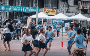 Los feriados en la provincia de Pastaza se han convertido en una oportunidad para atraer visitantes, fortalecer el turismo y dinamizar la economía local. Este feriado de Finados coincide con el inicio de las celebraciones por los 66 años de provincialización, motivo por el cual las autoridades locales han organizado una amplia agenda de actividades culturales, turísticas y productivas.