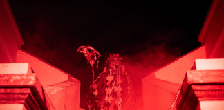 El 1 y 2 de noviembre, el cementerio municipal de Riobamba se transformó en un escenario lleno de misterio, cultura y magia con la tercera edición del evento “Las Leyendas del Cementerio”, una propuesta que fusiona el arte escénico con la memoria colectiva de la ciudad.