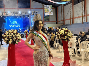 La parroquia San Andrés vivió una noche llena de emoción y elegancia el pasado sábado 1 de noviembre, durante la ceremonia de coronación y exaltación de Nicole I como Reina de San Andrés 2025–2026.