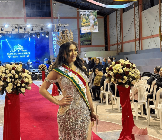 La parroquia San Andrés vivió una noche llena de emoción y elegancia el pasado sábado 1 de noviembre, durante la ceremonia de coronación y exaltación de Nicole I como Reina de San Andrés 2025–2026.