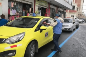 En una sesión marcada por desacuerdos y reclamos, el alcalde de Riobamba, John Vinueza, resolvió posponer el segundo debate de la ordenanza sustitutiva del Sistema de Estacionamiento Rotativo Ordenado y Tarifado (SEROT).