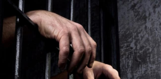 El proceso judicial por un robo violento registrado en el norte de Riobamba concluyó con la sentencia de Yorlin M. M. y Anthony Z. R., quienes fueron condenados a cincuenta y tres meses de prisión como autores del delito de robo agravado.