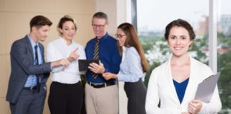 El mercado laboral ecuatoriano vive una transformación acelerada: digitalización, trabajo híbrido y nuevas generaciones redefinen las reglas del juego. Hoy, la competencia por el talento no se limita a ofrecer estabilidad o un buen salario; los profesionales buscan experiencias laborales que les permitan crecer, sentirse valorados y conectar con un propósito.