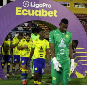 La sanción a veinte futbolistas y cuatro clubes por presunto amaño de partidos en la Serie B, va mostrando los estragos en las voces de quienes aducen una injusticia con falta de pruebas, una medida dura en el balompié nacional, entre los castigados, hay quienes reclaman transparencia, Alexi Lemos, quien decidió hablar públicamente para defender su nombre y exigir una investigación más profunda.