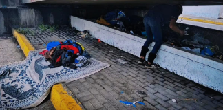 La Unidad Subzonal de Chimborazo de la Policía Nacional desplegó una serie de controles migratorios en distintos puntos del Distrito Riobamba, con el objetivo de garantizar el cumplimiento de la normativa de movilidad humana y fortalecer la seguridad ciudadana en zonas de alto tránsito.