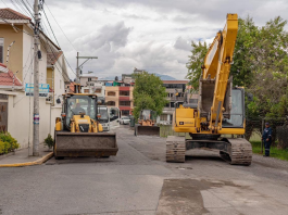La intervención para el adoquinado de la calle innominada, ubicada entre Vicente Ramón Roca y Otto Arosemena, en el sector de la Urbanización San Antonio, comenzó oficialmente esta semana. La obra forma parte de un plan de mejoramiento vial destinado a optimizar la movilidad y la seguridad en esta zona del norte de Riobamba.