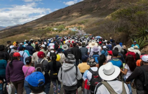 El Ministerio de Infraestructura y Transporte (MIT) informó que la vía E50, en el tramo Loja-Catamayo, permanecerá cerrada este sábado 1 de noviembre de 2025 debido a la tradicional Romería de la Virgen de El Cisne.