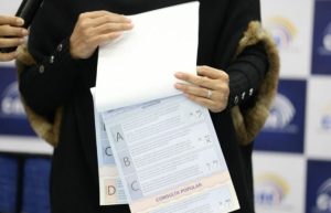 El país vive una nueva contienda electoral. Entre el 1 y el 13 de noviembre de 2025 se desarrollará la campaña de la consulta popular y referendo impulsados por el presidente Daniel Noboa, en medio del feriado por los Difuntos y las fiestas de Cuenca.