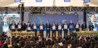 La Escuela Superior Politécnica de Chimborazo (ESPOCH) protagonizó un acontecimiento histórico al oficializar la obtención de la acreditación internacional EUR-ACE para diez de sus carreras de ingeniería. Este reconocimiento, otorgado por la Red Europea para la Acreditación de la Educación en Ingeniería (ENAEE), certifica que la institución cumple con parámetros formativos comparables con las mejores prácticas del continente europeo.