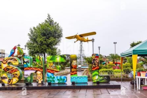 La ciudad de Shell dio inicio este jueves 27 de noviembre a las celebraciones por sus 59 años de vida parroquial, con un pregón que recorrió las principales calles de la ciudad y marcó la apertura oficial de su agenda festiva. La parroquia fue elevada a esta categoría el 29 de diciembre de 1966, según consta en el Registro Oficial N.º 31.