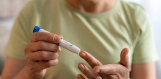 ¿Te has preguntado cómo sería tu vida si tu cuerpo no pudiera regular el azúcar en la sangre? La diabetes es una enfermedad silenciosa que afecta actualmente a más de 537 millones de adultos en el mundo, lo que equivale al 10,5% de la población entre 20 y 79 años, según la Federación Internacional de Diabetes. Una cifra que crece día a día y que exige atención. En el marco del 14 de noviembre, Día Mundial de la Diabetes, la mirada no debe centrarse únicamente en quienes ya fueron diagnosticados, sino también en quienes aún pueden tomar medidas preventivas.