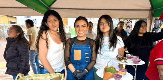 Guano vivió una jornada llena de sabor, arte y tradición durante el concurso “Guano: Guaguas de Pan, tradición que nos une”, celebrado el domingo 2 de noviembre en la Plaza Roja del barrio El Rosario. El evento, organizado por Nátaly I, reina de Guano, en coordinación con la Dirección de Turismo, la Dirección de Desarrollo Social y Comunicación Social, reunió a panificadores, artistas y público en general en torno a una de las costumbres más representativas del Día de los Difuntos.