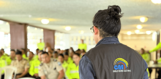 Con el objetivo de fortalecer la coordinación interinstitucional y garantizar un proceso electoral seguro, la Delegación Provincial Electoral de Chimborazo desarrolló jornadas de capacitación dirigidas al personal policial, en el marco de los preparativos para el Referéndum y Consulta Popular 2025.