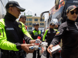 Durante el reciente feriado nacional, Riobamba tuvo amplio despliegue de control y prevención en materia de tránsito.  El operativo, coordinado por la Dirección de Movilidad del Municipio, mantuvo la seguridad vial, el orden vehicular y una circulación fluida en los accesos a la ciudad y en los principales puntos de afluencia turística y comercial.