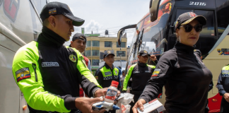 Durante el reciente feriado nacional, Riobamba tuvo amplio despliegue de control y prevención en materia de tránsito.  El operativo, coordinado por la Dirección de Movilidad del Municipio, mantuvo la seguridad vial, el orden vehicular y una circulación fluida en los accesos a la ciudad y en los principales puntos de afluencia turística y comercial.