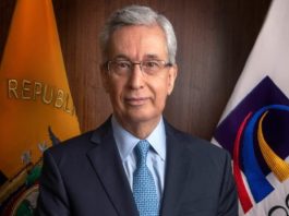 El presidente Daniel Noboa oficializó el nombramiento del exjuez de la Corte Constitucional (CC) Enrique Herrería como secretario general jurídico de la Presidencia. El cambio se produce tras la salida de Stalin Andino, a quien el mandatario agradeció por su labor en la conducción jurídica del Ejecutivo y su aporte a las decisiones estratégicas del régimen.