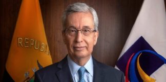 El presidente Daniel Noboa oficializó el nombramiento del exjuez de la Corte Constitucional (CC) Enrique Herrería como secretario general jurídico de la Presidencia. El cambio se produce tras la salida de Stalin Andino, a quien el mandatario agradeció por su labor en la conducción jurídica del Ejecutivo y su aporte a las decisiones estratégicas del régimen.