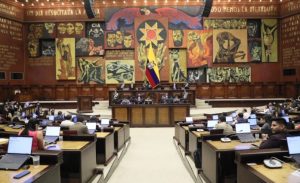El Pleno de la Asamblea Nacional sesionó este 29 de noviembre de 2025 para tratar el informe sobre la Proforma del Presupuesto General del Estado para 2026 y la Programación Cuatrianual 2026–2029. El documento, elaborado por la Comisión de Régimen Económico, recomienda su aprobación al considerar que cumple con los requisitos constitucionales, se ajusta a la normativa vigente y está sustentado en parámetros técnicos y macroeconómicos definidos.