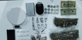 Mujer procesada por narcotráfico cumple prisión preventiva en Riobamba Una vivienda del norte de Riobamba se convirtió en el escenario de un operativo que dejó al descubierto el presunto almacenamiento y microtráfico de drogas. En el lugar, la Policía Nacional y la Fiscalía hallaron cocaína, anfetamina y marihuana listas para su distribución. La mujer sospechosa de manejar el punto de acopio fue detenida y enfrenta prisión preventiva mientras avanza la investigación.