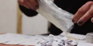 Una audiencia cargada de evidencias y argumentos jurídicos terminó por definir el rumbo del caso que involucra a Byron A., quien ahora deberá enfrentar un juicio penal por presunto tráfico ilícito de drogas en alta escala. La decisión fue adoptada por el Juez de Garantías Penales, luego de acoger el dictamen acusatorio presentado por la Fiscalía General del Estado.