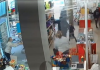 Un asalto a mano armada se registró en una librería ubicada en el sector de las calles 9 de octubre y Juan Félix Proaño, en Riobamba, el pasado 27 de noviembre alrededor de las 20H00. El hecho ocurrió mientras la encargada del local atendía normalmente, cuando sujetos desconocidos ingresaron al establecimiento portando armas de fuego.