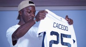 Ni el brillo de la Premier League ni la distancia desde Londres lograron apartar a Moisés Caicedo de su amor por el fútbol ecuatoriano. El mediocampista del Chelsea, uno de los mejores del mundo en su posición, volvió a demostrar su cercanía con Liga Deportiva Universitaria de Quito, el club de sus amores.