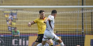 El 2-2 final en el Monumental fue un partido con ritmo, con goles y con disputa digna de un choque por cupos internacionales. Sin embargo, al cierre de la jornada, es evidente que el resultado termina beneficiando más al conjunto albo, que mantiene su posición de privilegio en la pugna por el segundo lugar del hexagonal y da un paso sutil hacia la clasificación a fase de grupos de la Copa Libertadores.