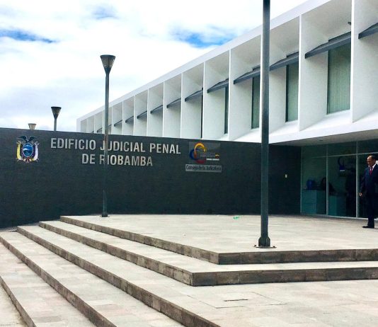 La Presidencia de la Corte Provincial de Justicia de Chimborazo, mediante providencia emitida a las 16h54, dispuso avanzar con el trámite del expediente No. 06100-2025-00001G, relacionado con una investigación por presunto delito de asociación ilícita.