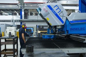 En un entorno industrial que exige operaciones más eficientes, sostenibles y adaptadas al futuro, INSELEC Cía. Ltda. reafirma su compromiso con la transformación del sector a través de tecnologías que integran innovación, automatización y principios de economía circular, aportando a una industria más competitiva y responsable con el ambiente.