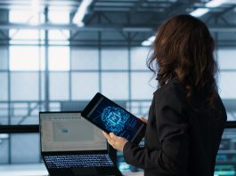 Según el informe PwC AI Jobs Barometer 2025, las compañías en industrias altamente expuestas a inteligencia artificial han logrado aumentar hasta tres veces el ingreso por empleado respecto a sectores con menor adopción de IA, mientras que los trabajadores con habilidades en IA obtuvieron una prima salarial promedio del 56%. Este panorama demuestra que la IA ya no es una promesa lejana, sino una palanca tangible de productividad y valor agregado para empresas globales.