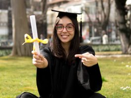 En Ecuador, muchas personas tienen el sueño de estudiar una carrera profesional, pero a veces se sienten limitados porque no pueden dejar su empleo, mudarse de ciudad o asumir los costos de matrícula. Para ellos, la opción de estudiar un pregrado virtual es una solución.