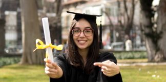 En Ecuador, muchas personas tienen el sueño de estudiar una carrera profesional, pero a veces se sienten limitados porque no pueden dejar su empleo, mudarse de ciudad o asumir los costos de matrícula. Para ellos, la opción de estudiar un pregrado virtual es una solución.